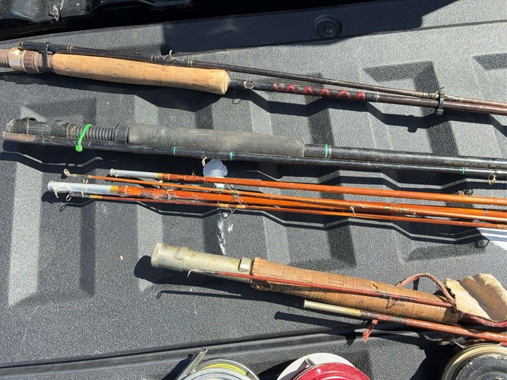 assorted-vintage-fly-rods-and-reels-image-10
