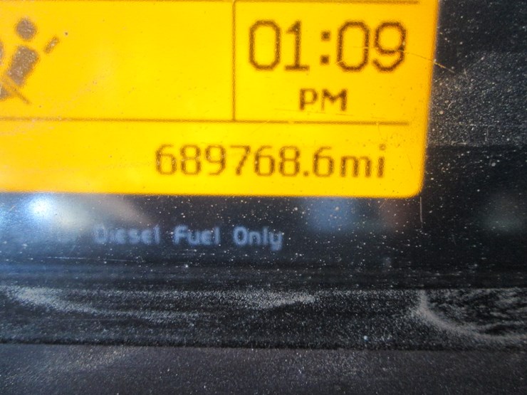 2011-volvo-10-image-44