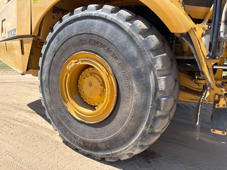 2019-caterpillar-745-image-11