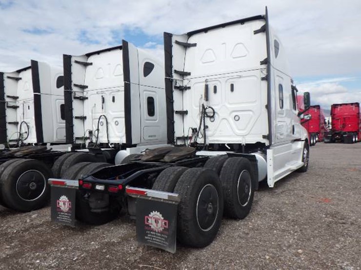 2024-freightliner-cascadia-126-image-4
