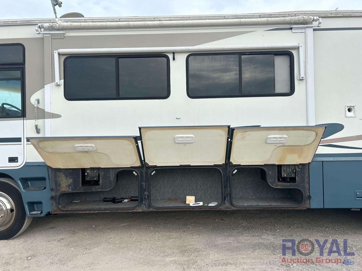 2004-workhorse-w22-motorhome-image-33
