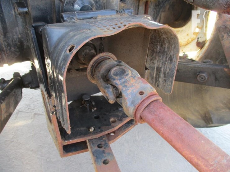2005-new-holland-tn70-image-15