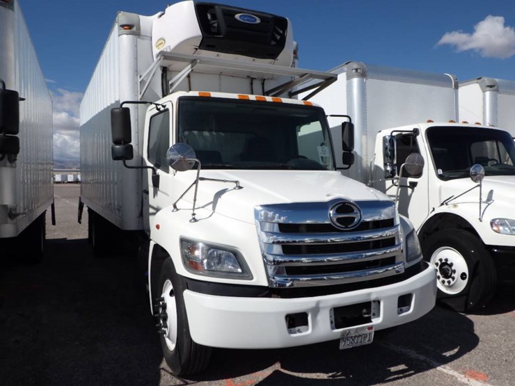 2015-hino-268-image-2
