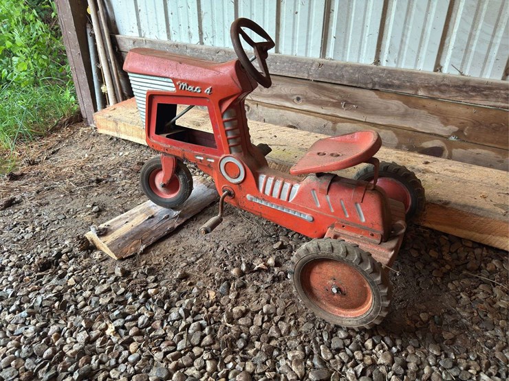 mac-4-pedal-tractor-image-2