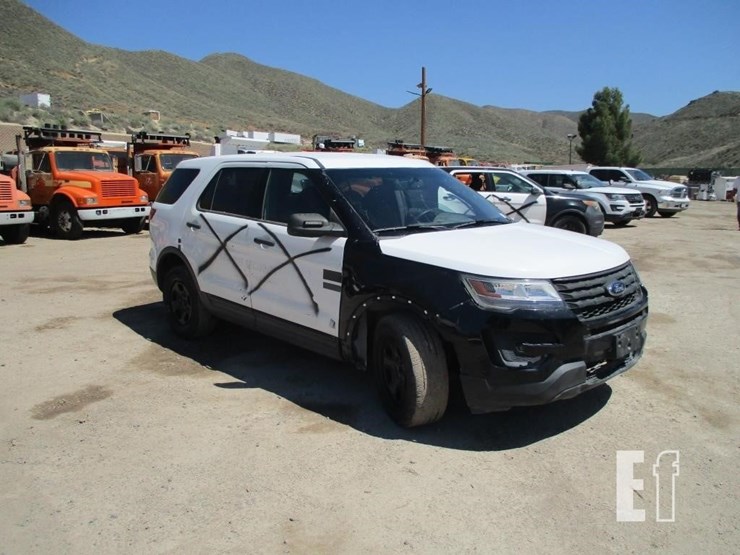 2018-ford-explorer-image-2