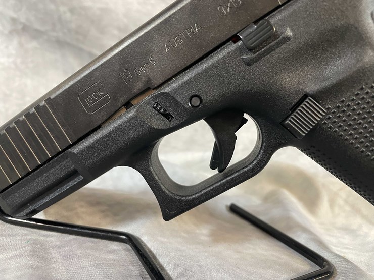 #4777-•-glock-19-gen-5-9mm-luger-pistol,-sn:-cesf245-image-18