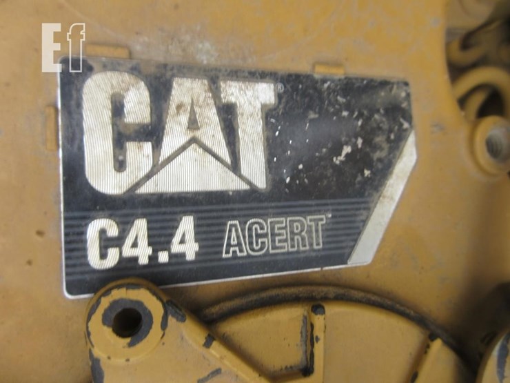 2018-caterpillar-320-image-7