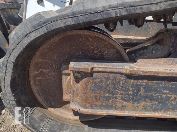 2020-bobcat-t590-image-25