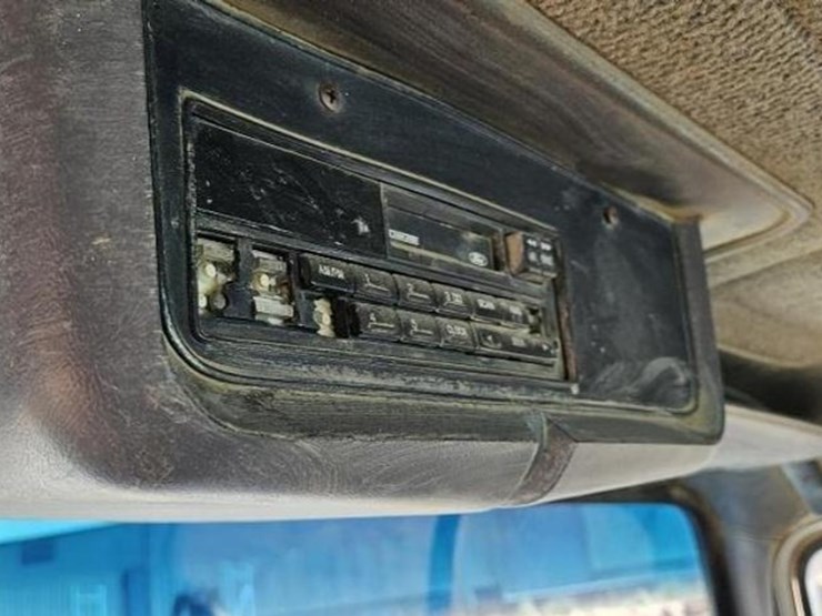 1994-ford-9000-image-15