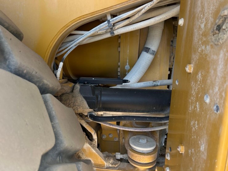 2022-caterpillar-980-image-18