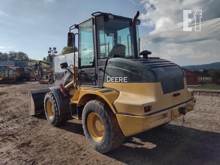 2015-deere-324k-image-29