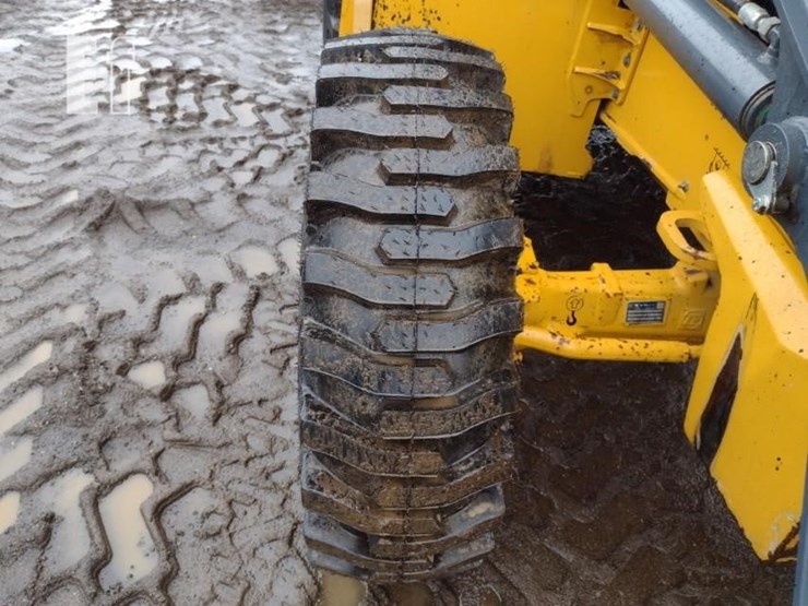2020-deere-410l-image-24