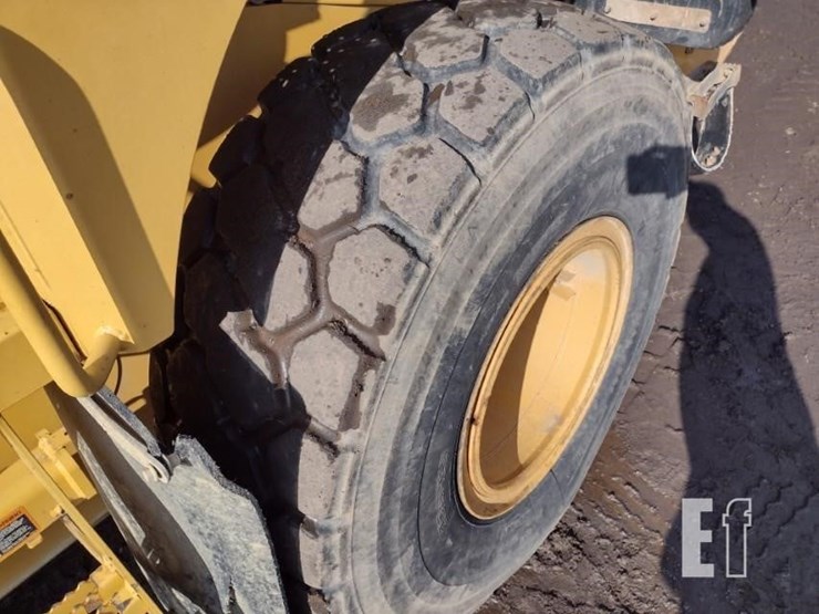 2013-deere-624k-image-23