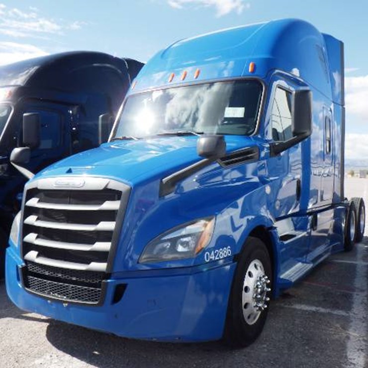 2020 FREIGHTLINER CASCADIA 126