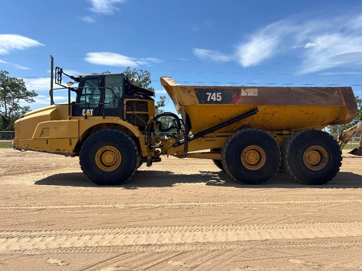 2018-caterpillar-745-image-1