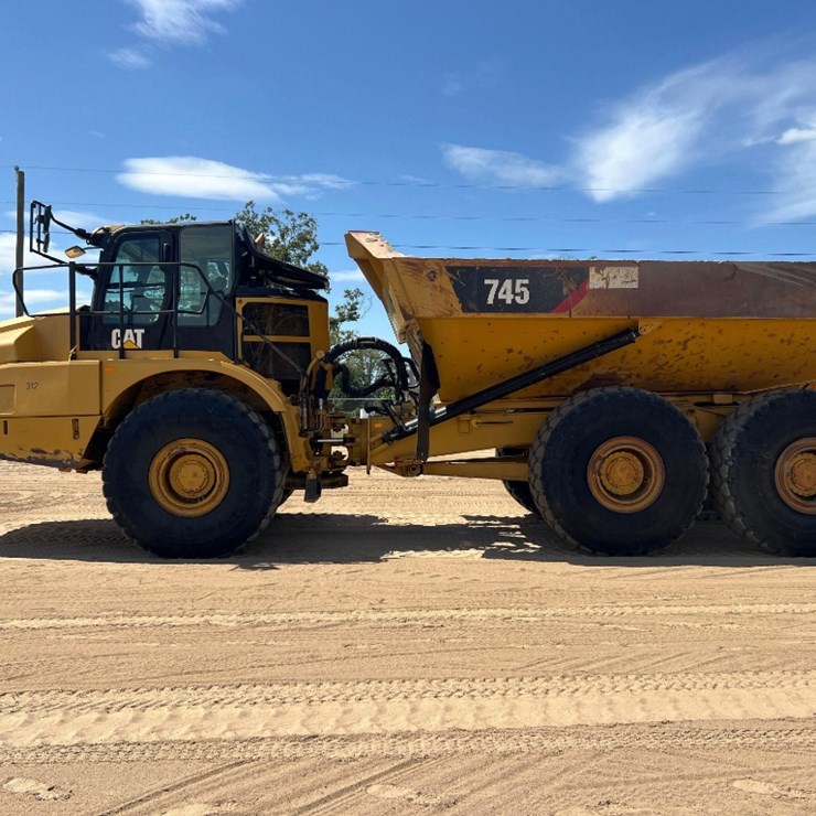 2018 CATERPILLAR 745