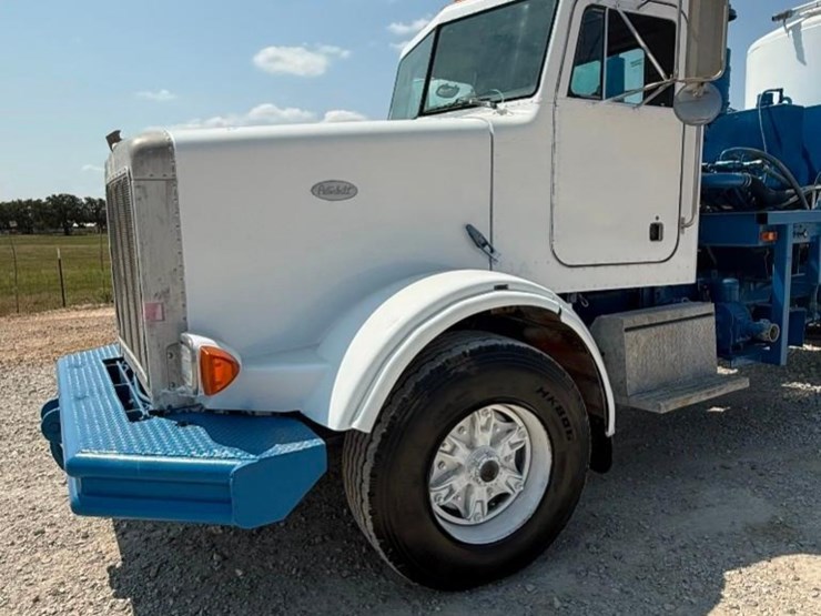 1990-peterbilt-357-image-18