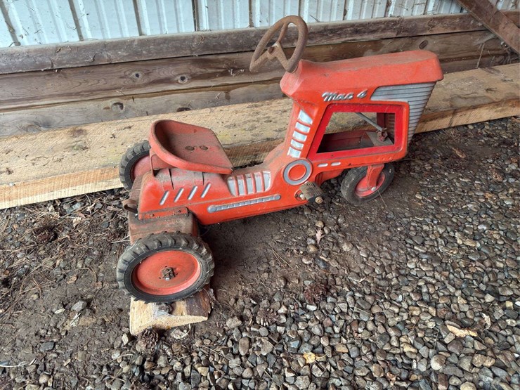 mac-4-pedal-tractor-image-4