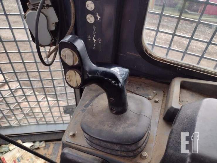 2017-deere-650k-lgp-image-10