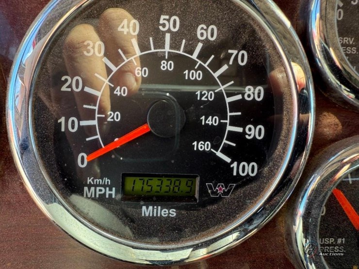 2020-western-star-4900sb-image-23