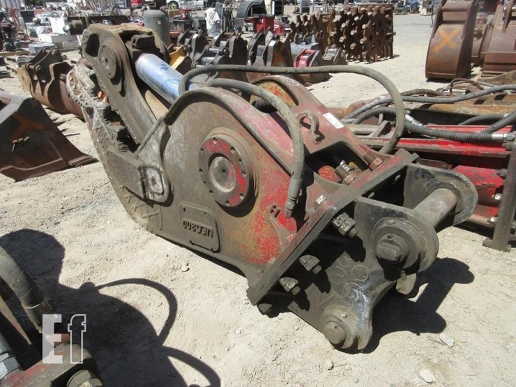 caterpillar-330-image-1