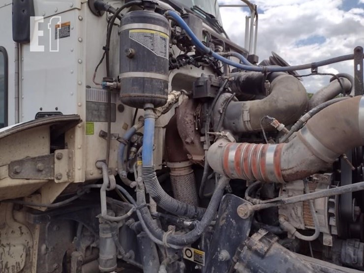 2016-peterbilt-348-image-52