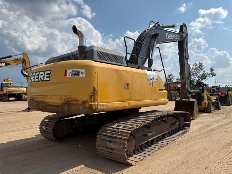 2015-deere-250g-lc-image-5