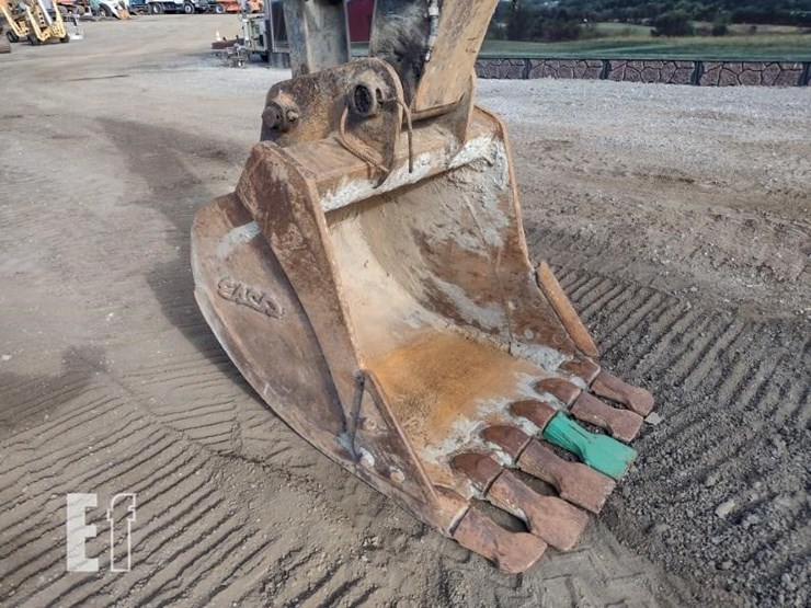 2010-deere-120d-image-16
