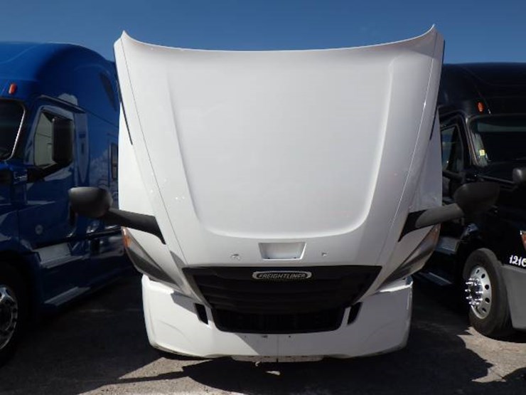 2020-freightliner-cascadia-126-image-15