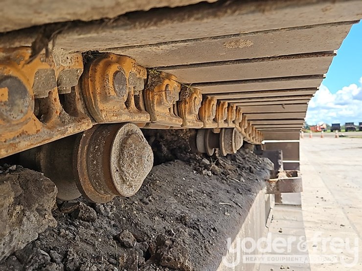 2015-komatsu-pc210-lc-10-image-23