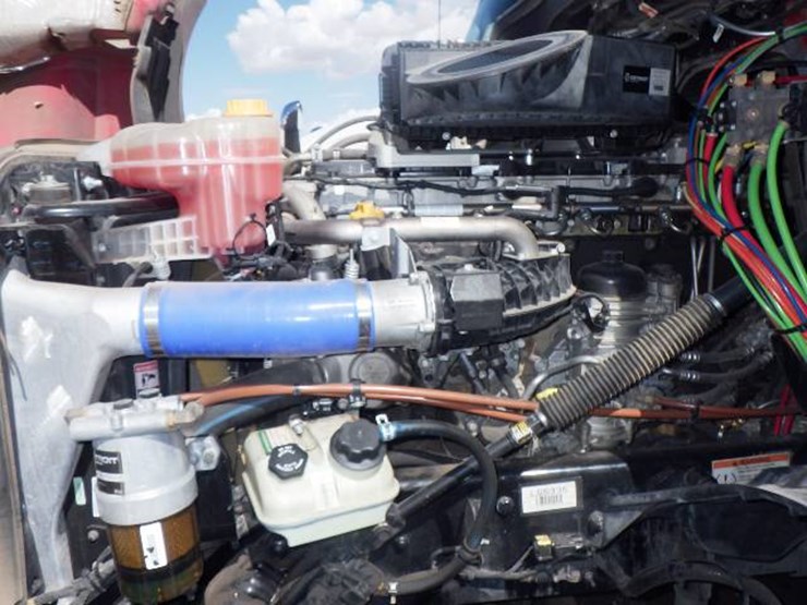 2020-freightliner-cascadia-126-image-15
