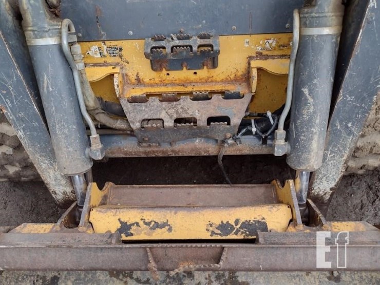 2015-deere-333e-image-14