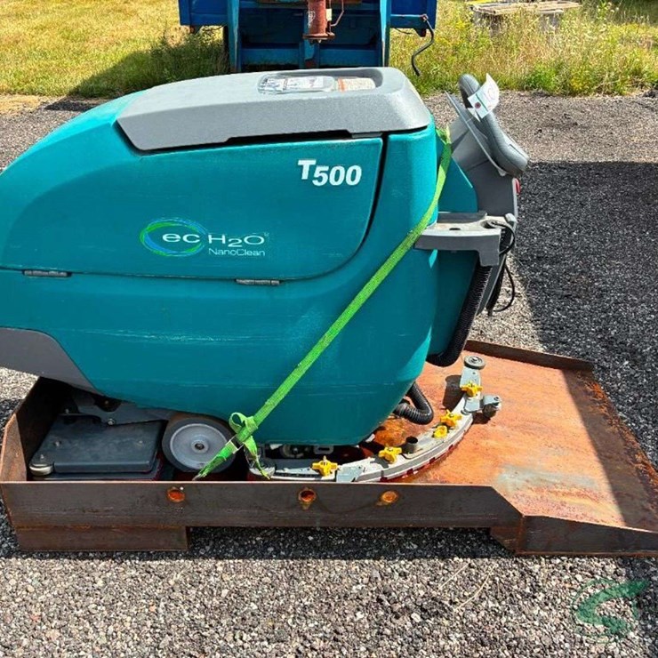 Tennant T500 Floor scrubber works 28"