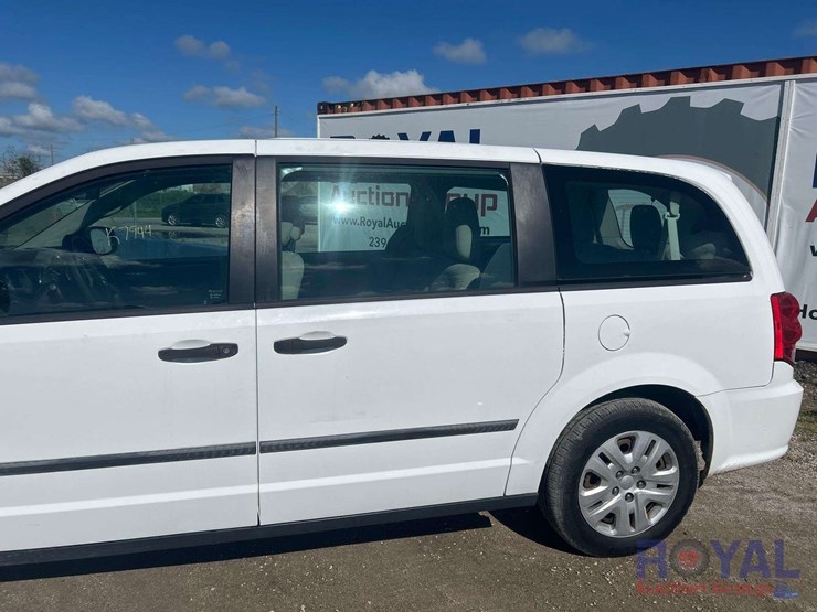 2015-dodge-grand-caravan-image-17