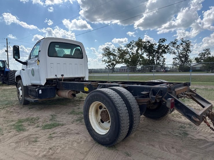 2005-gmc-c8500-chassis-truck-image-8