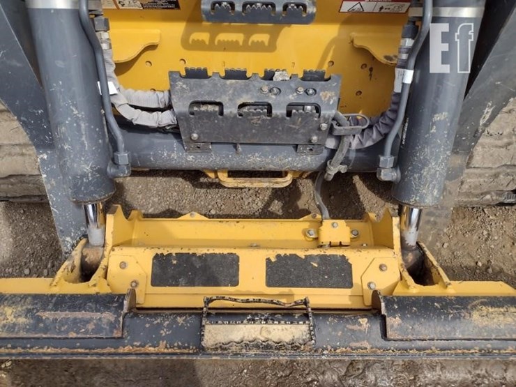 2023-deere-331g-image-14