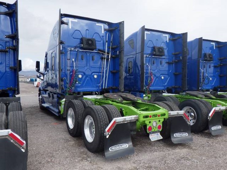 2024-freightliner-cascadia-126-image-9