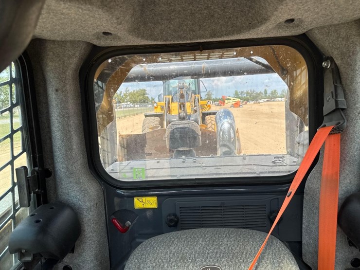2022-deere-333g-image-33