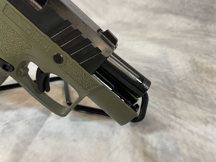 #4789-•-beretta-apx-a1-carry-9mm-luger-pistol,-sn:-axc150909-image-15