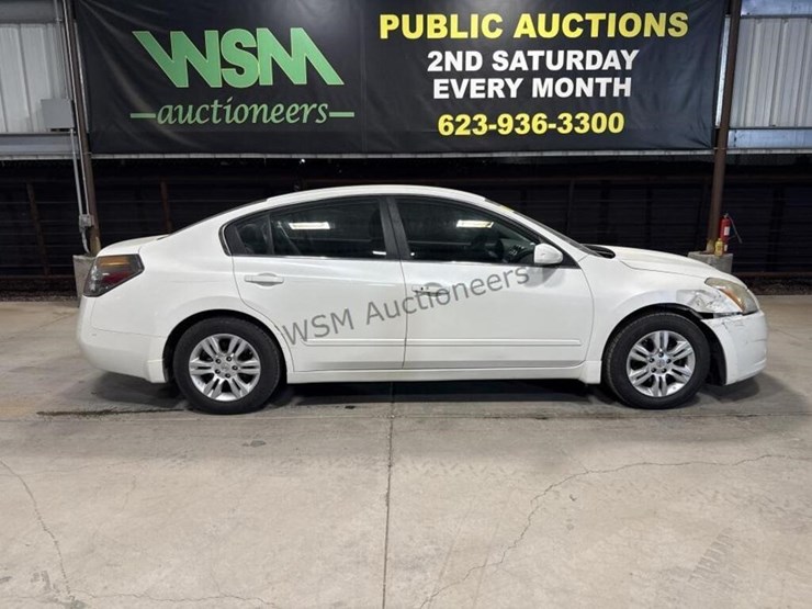 2012-nissan-altima-sdn-image-1