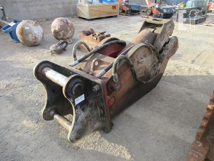 caterpillar-330-image-1