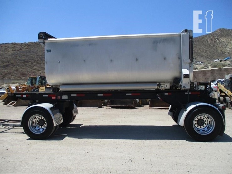 2002-peterbilt-365-image-10