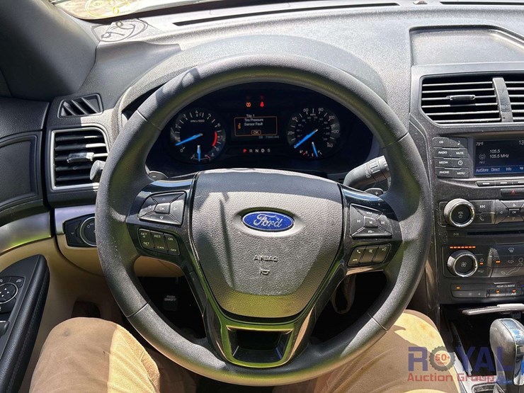 2017-ford-explorer-image-10