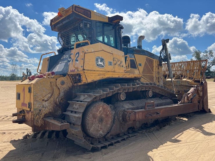 2015-deere-1050k-image-4