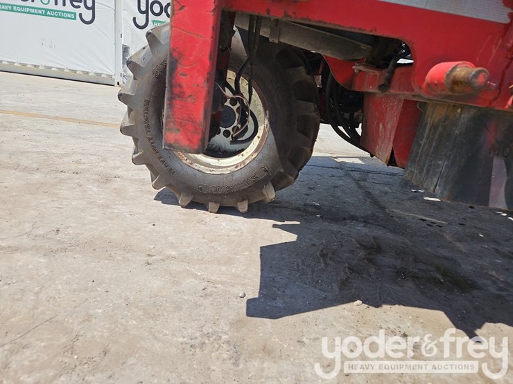 2004-moffett-m5500-image-8