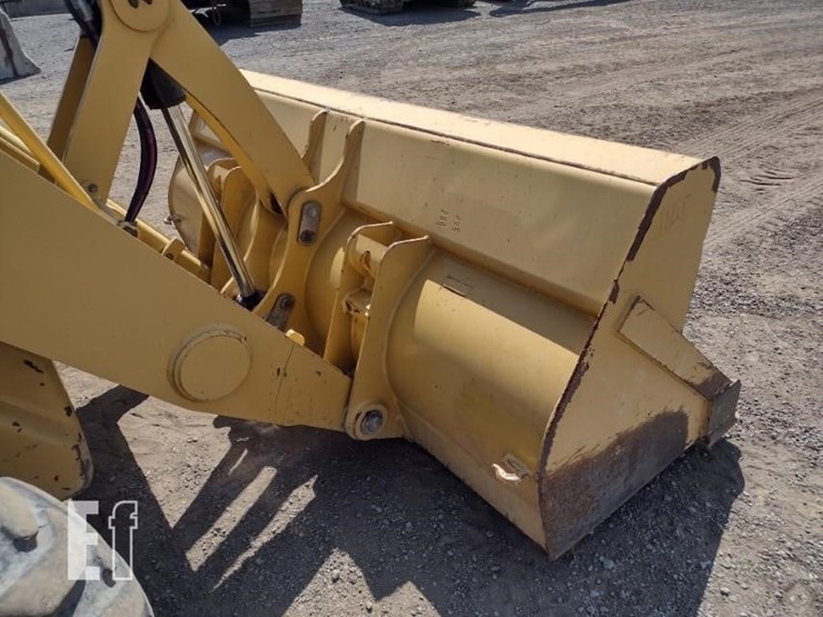 2015-caterpillar-420f-image-23