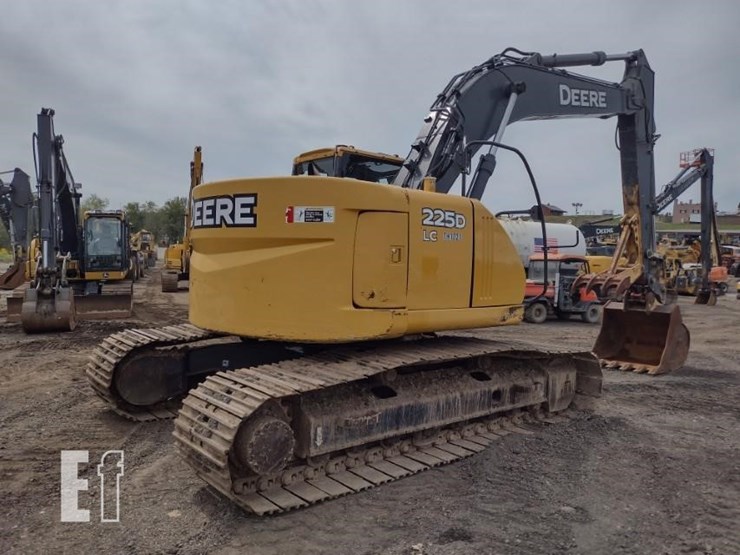 2011-deere-225d-lc-image-50