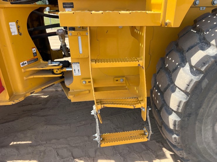 2021-deere-624p-image-16