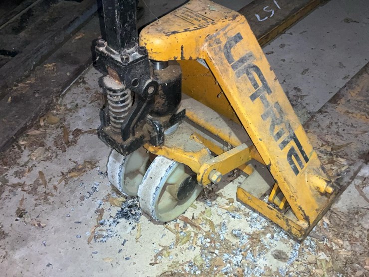 #157-•-liftrite-pallet-jack-image-5