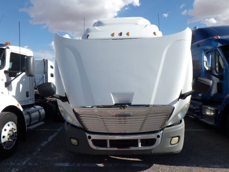 2013-freightliner-cascadia-113-image-13